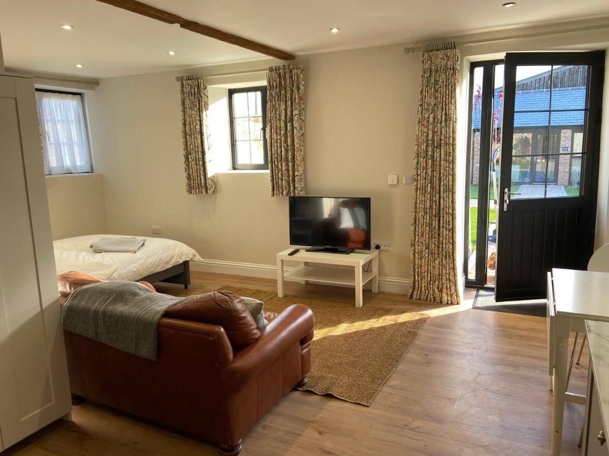 Potcote Farm Stables Accommodation Spots Stable Towcester Esterno foto